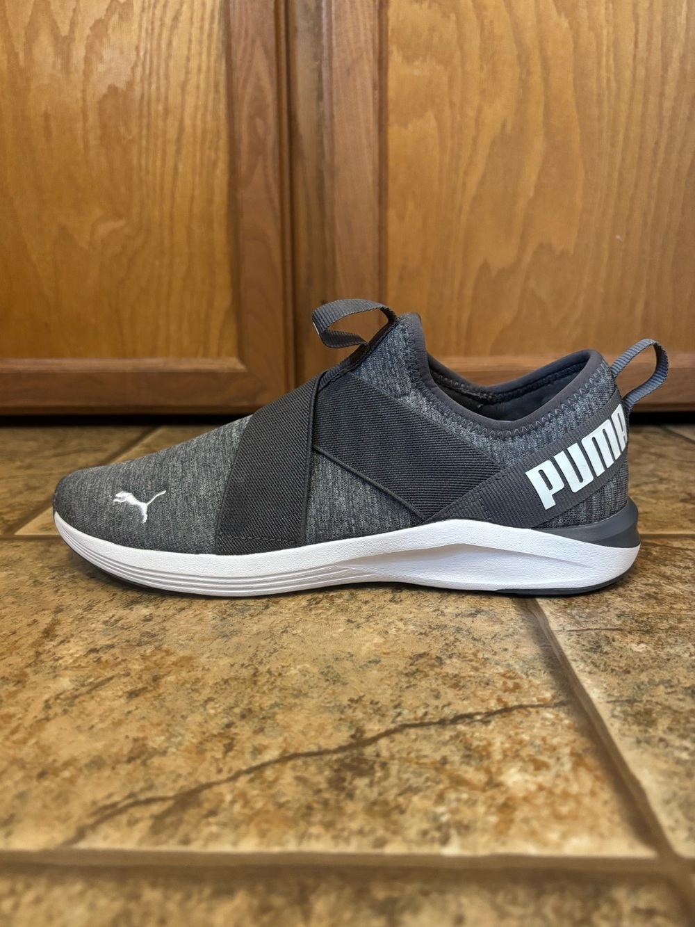 NWOT Puma women’s Prowl Slip-On Sneakers sz 7.5